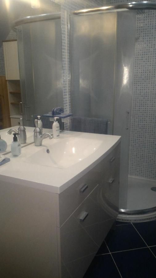 Chambre Au Nuit Etoile Et Jacuzzi Prive Panzió Pleuven Kültér fotó